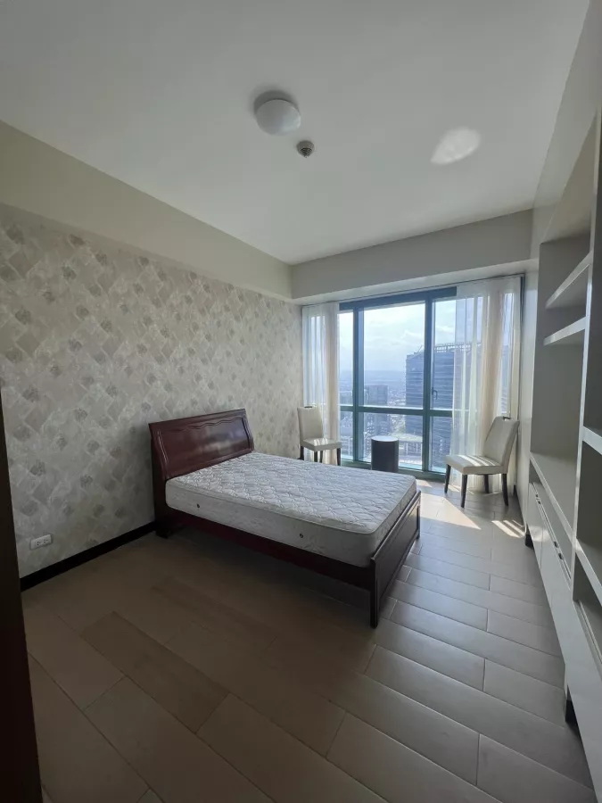 8 Forbestown for rent 3 bedroom Fully Furnished condo BGC Burgos Circle08