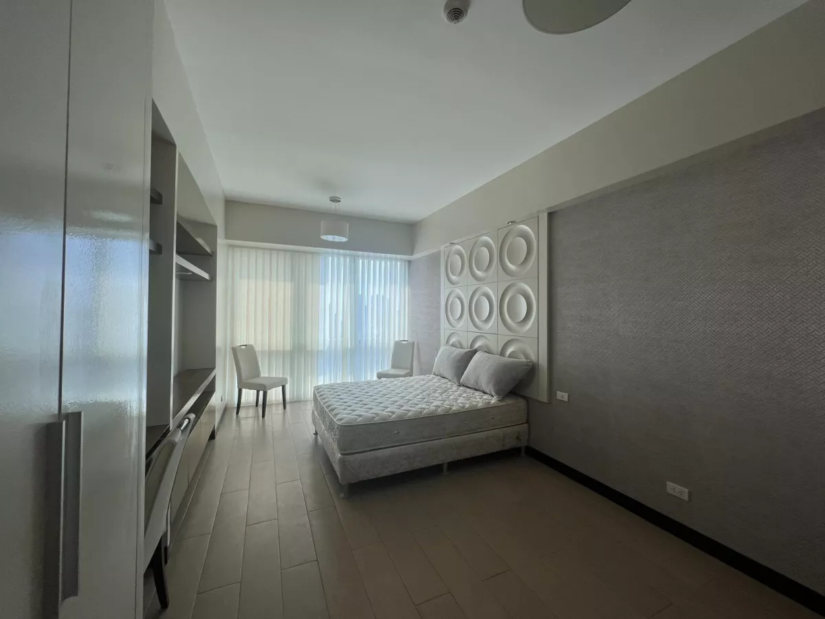 8 Forbestown for rent 3 bedroom Fully Furnished condo BGC Burgos Circle09