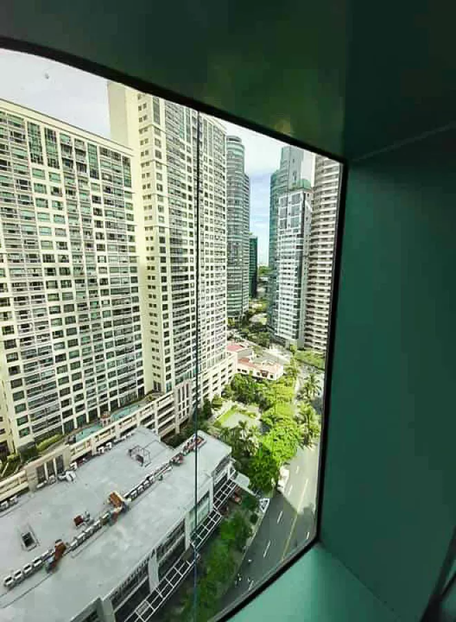 1BR Condo Rent in Eight Forbestown Road BGC Taguig City RH1328104