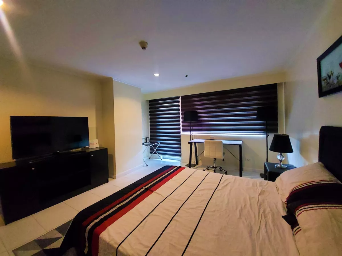 "Studio Condo for Rent in Oxford Suites, Poblacion, Makati City RH18003"02