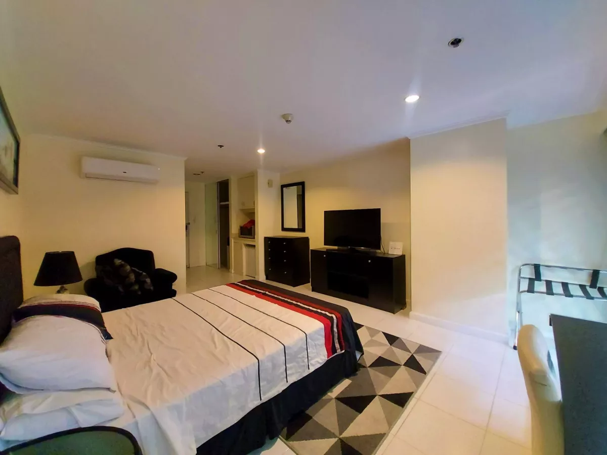 "Studio Condo for Rent in Oxford Suites, Poblacion, Makati City RH18003"03