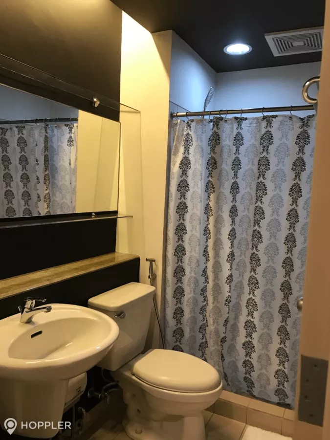 "Studio Condo for Rent in One Legazpi Park, Legazpi Village, Makati - RR3221881"02
