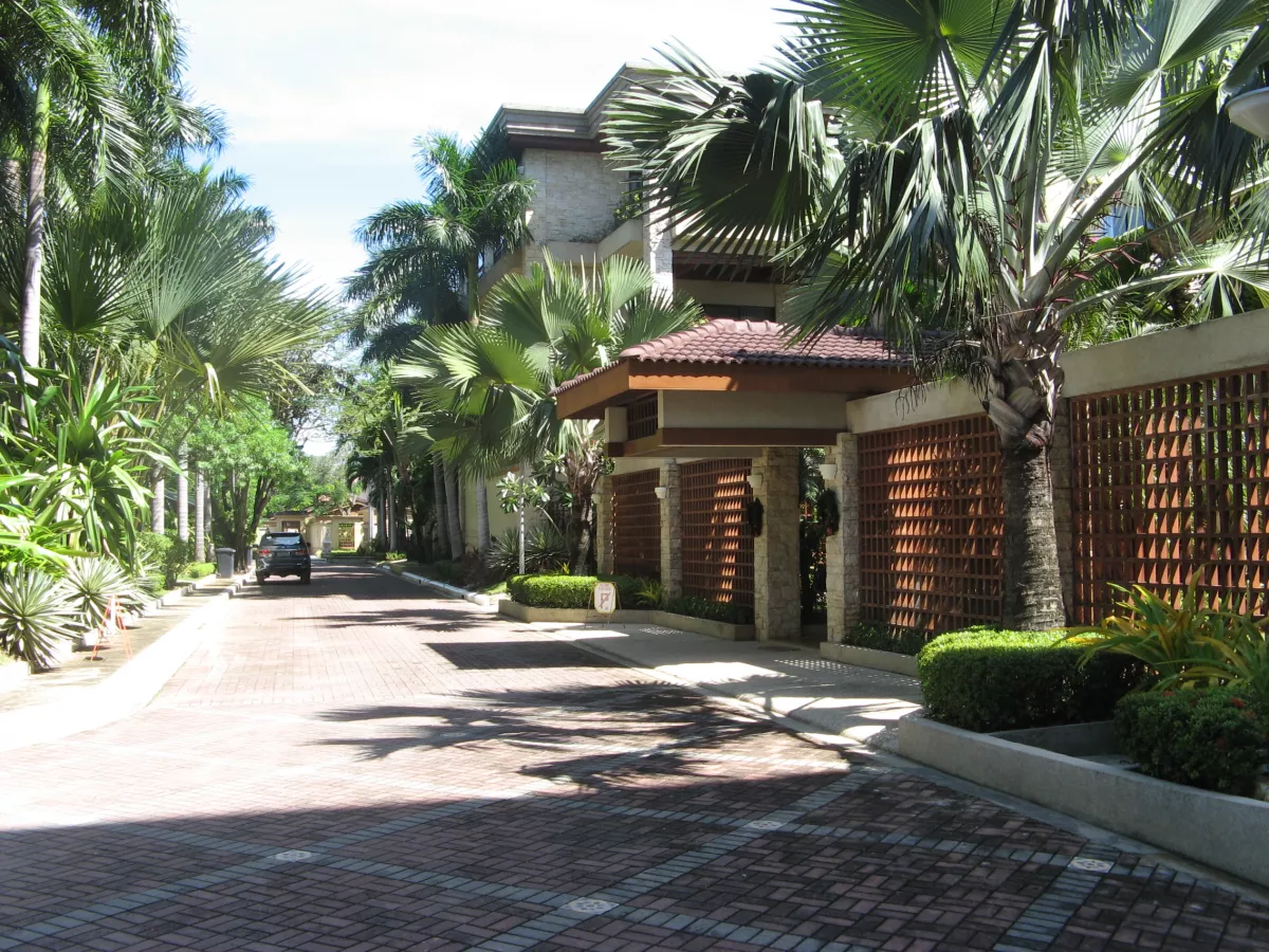2 Bedroom Condo Unit For Rent at Coralpoint Gardens03