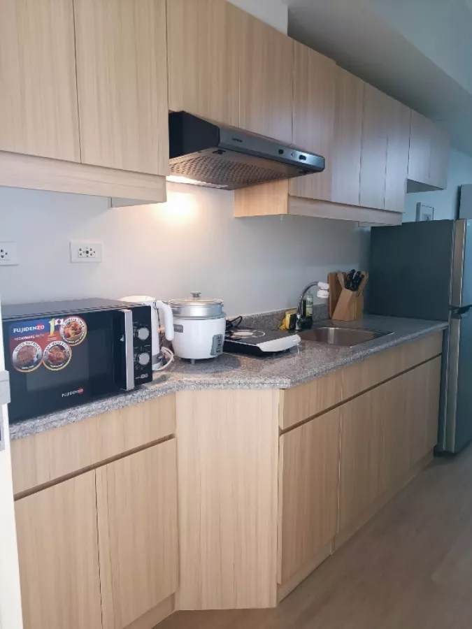 Fully Furnished One Bedroom with Parking (The Atherton-Oak Bldg.)05
