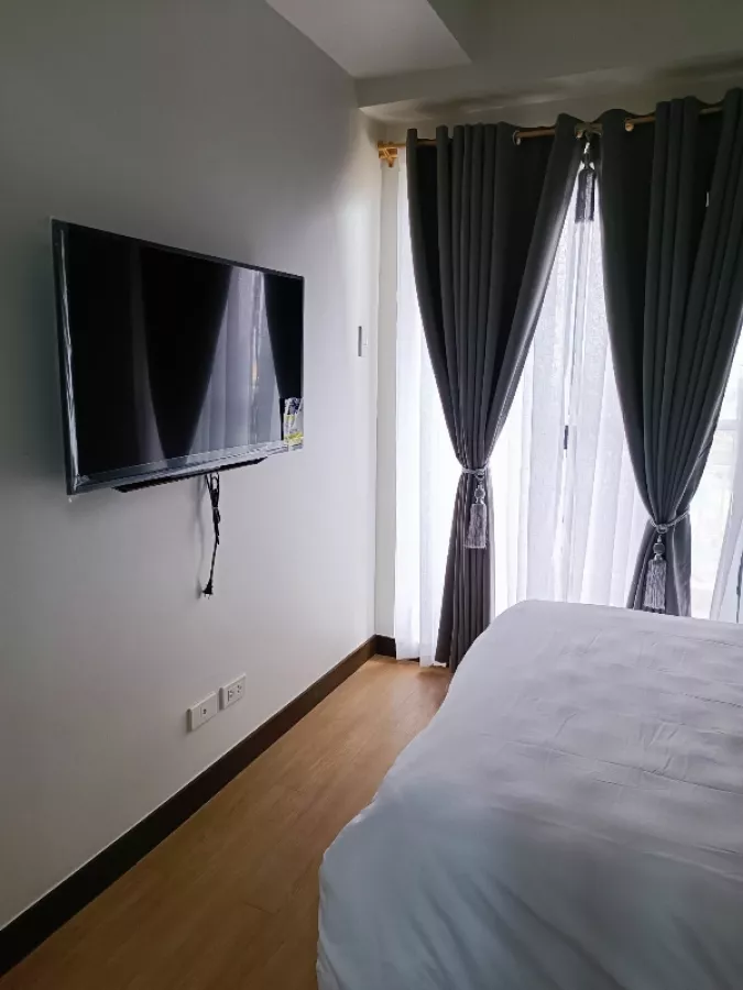Fully Furnished One Bedroom with Parking (The Atherton-Oak Bldg.)07