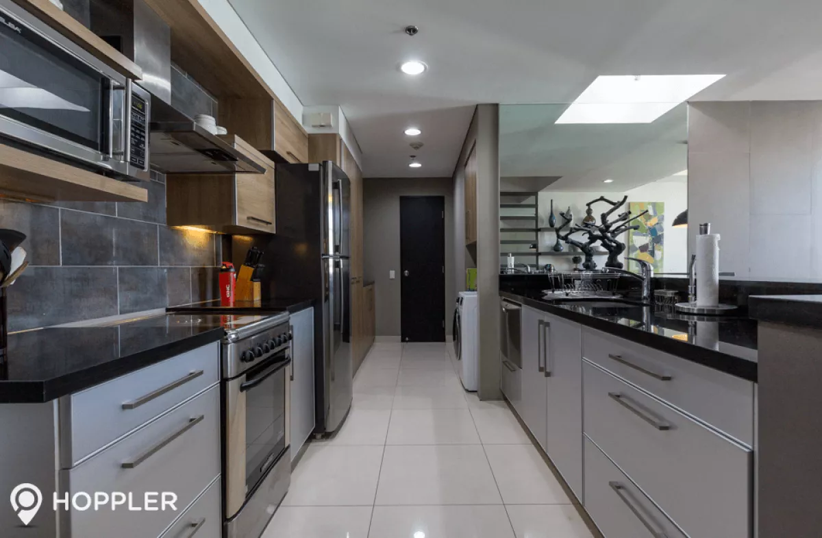 "1BR Condo for Rent in The Residences at Greenbelt, Makati - RR2998581"02