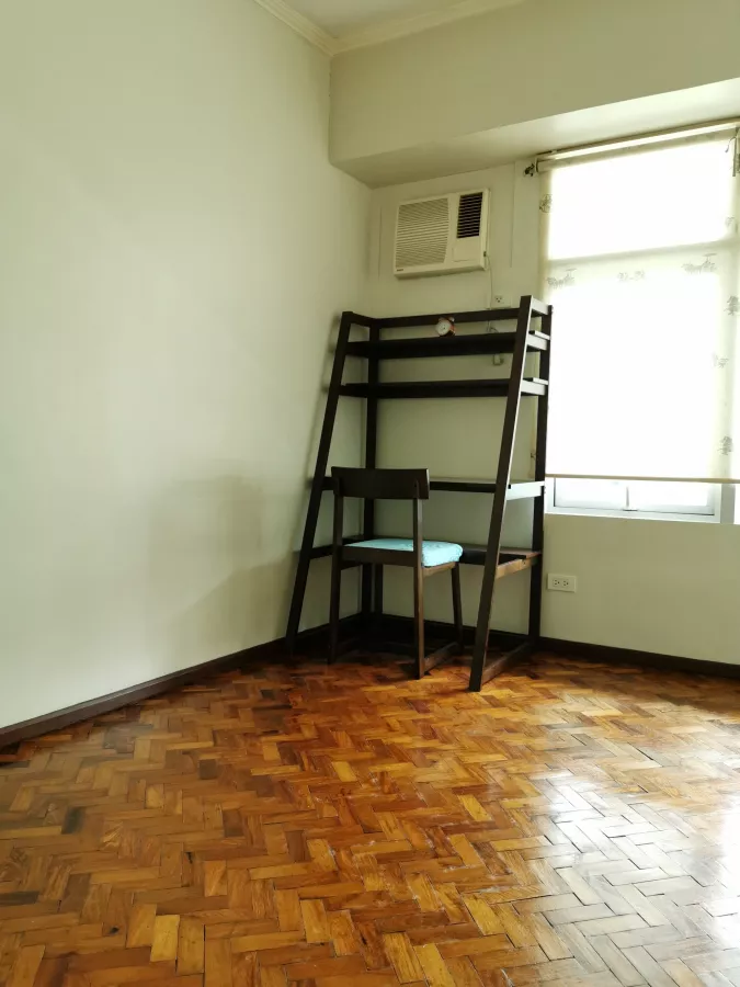 "Condo  3BR unit in Two Serendra with parking in Fort Bonifacio, Taguig"09