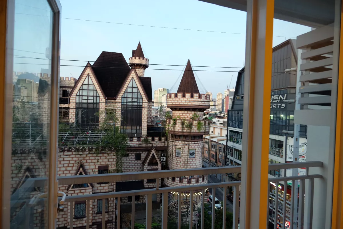 53 BENITEZ by Rockwell Primaries 2BR 1 Parking Slot For Rent New Manila05