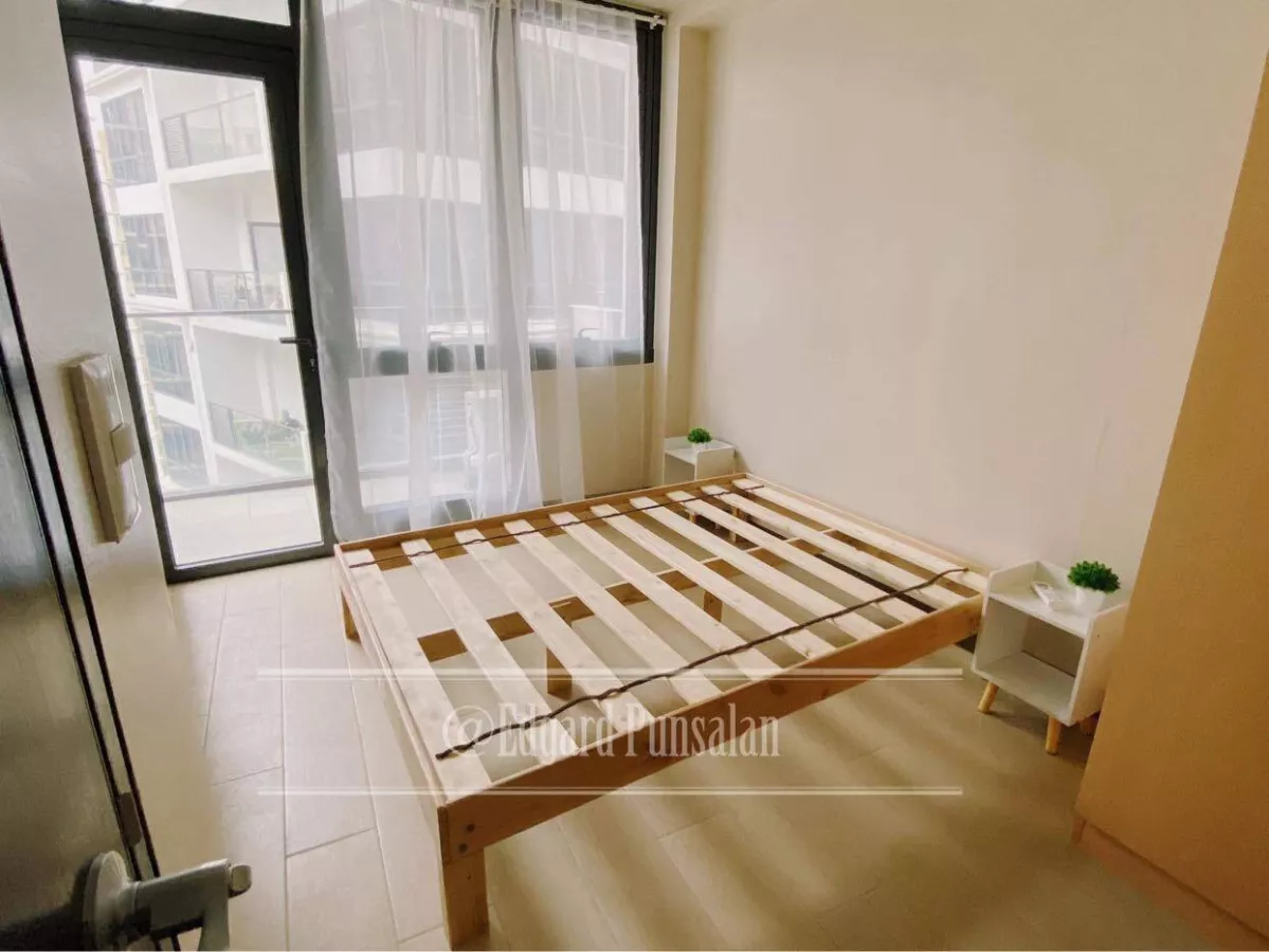 "2 Bedroom Condominium with Balcony in Florence, Mckinley Hill for Rent"04