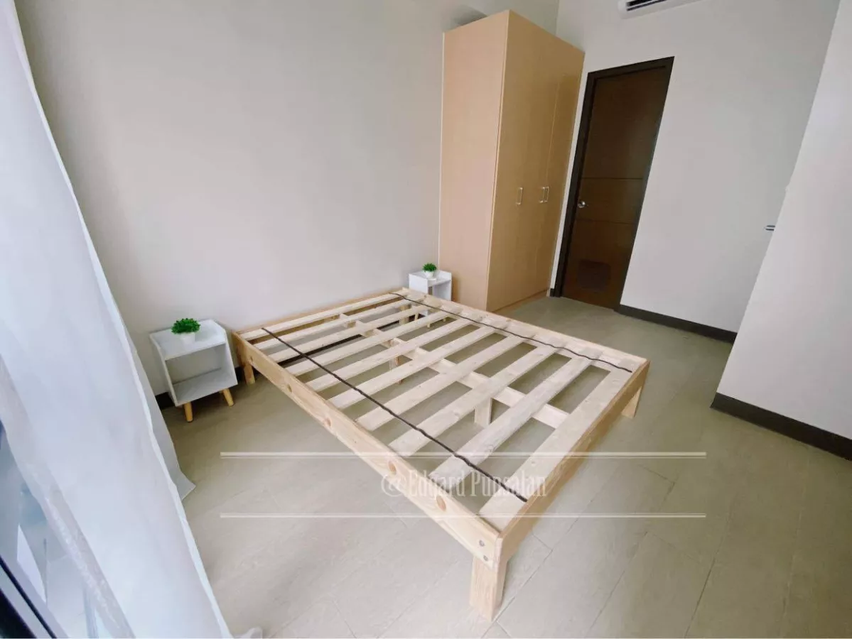 "2 Bedroom Condominium with Balcony in Florence, Mckinley Hill for Rent"05