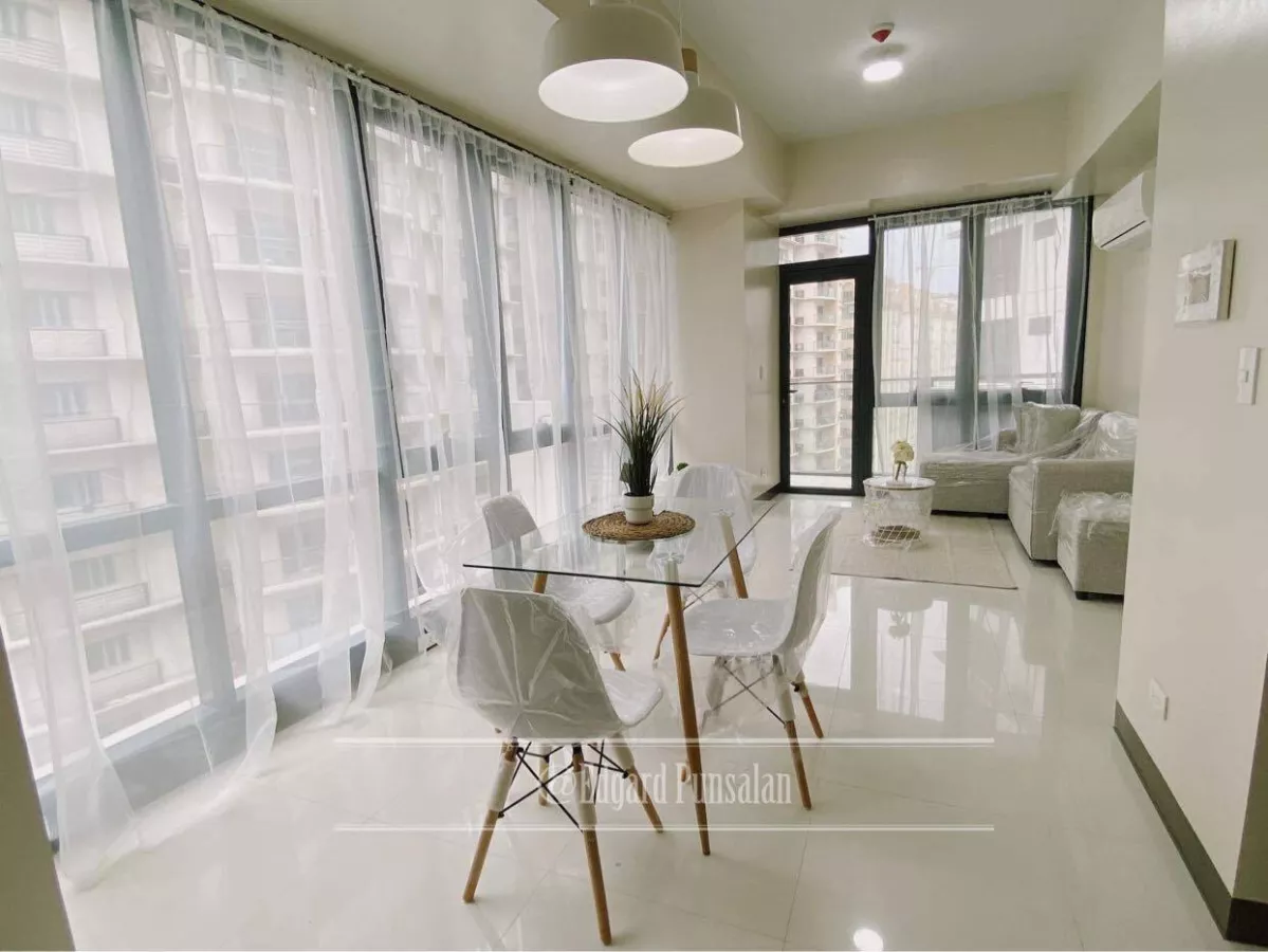 "2 Bedroom Condominium with Balcony in Florence, Mckinley Hill for Rent"08