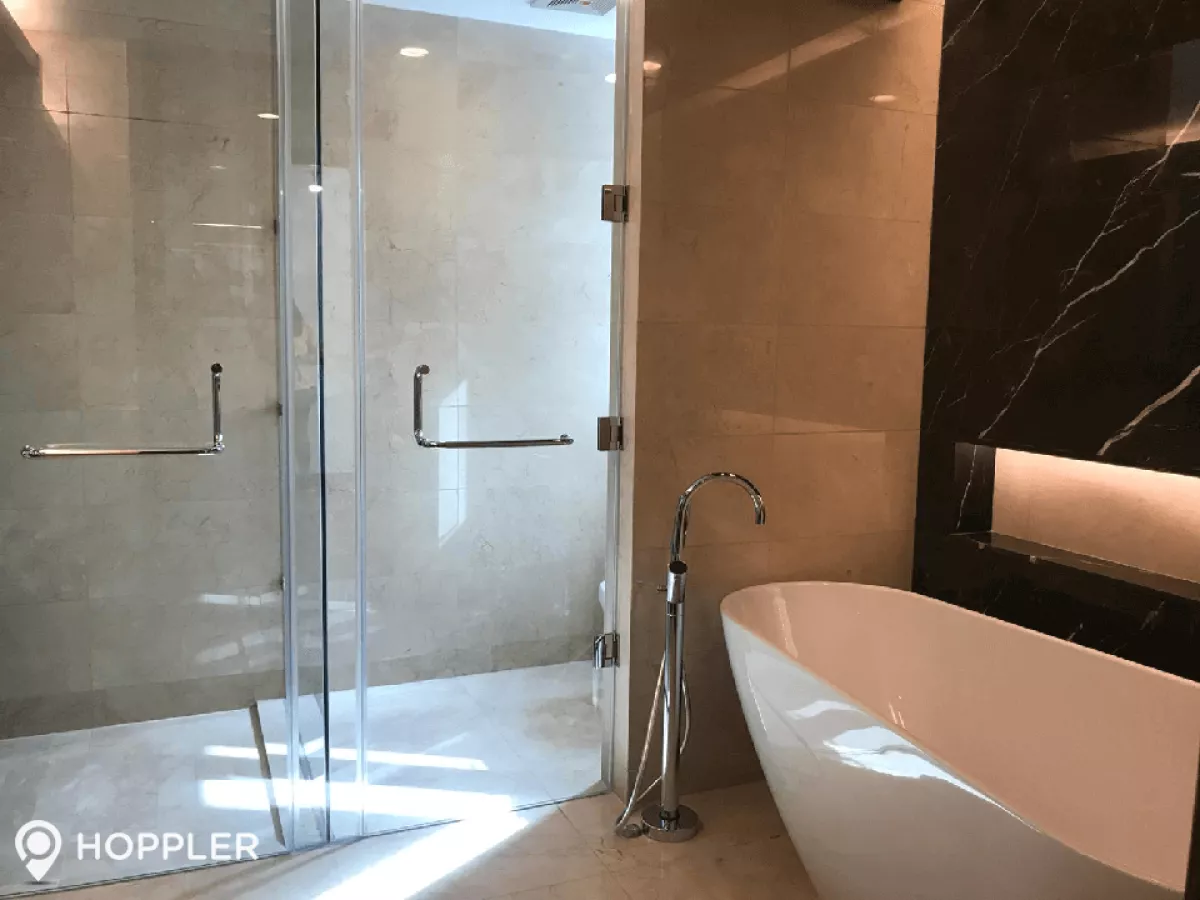 "3BR Condo for Rent in Two Roxas Triangle, Salcedo Village, Makati - RR3075381"02