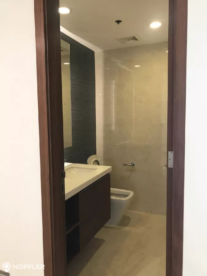 "3BR Condo for Rent in Two Roxas Triangle, Salcedo Village, Makati - RR3075381"03
