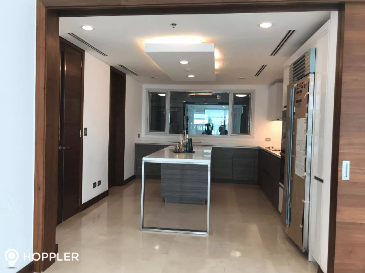 "3BR Condo for Rent in Two Roxas Triangle, Salcedo Village, Makati - RR3075381"05