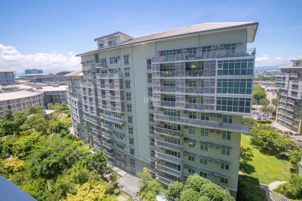 Two Serendra 2 Bedroom Loft Unit For Rent walking distance to SM Aura BGC Taguig03