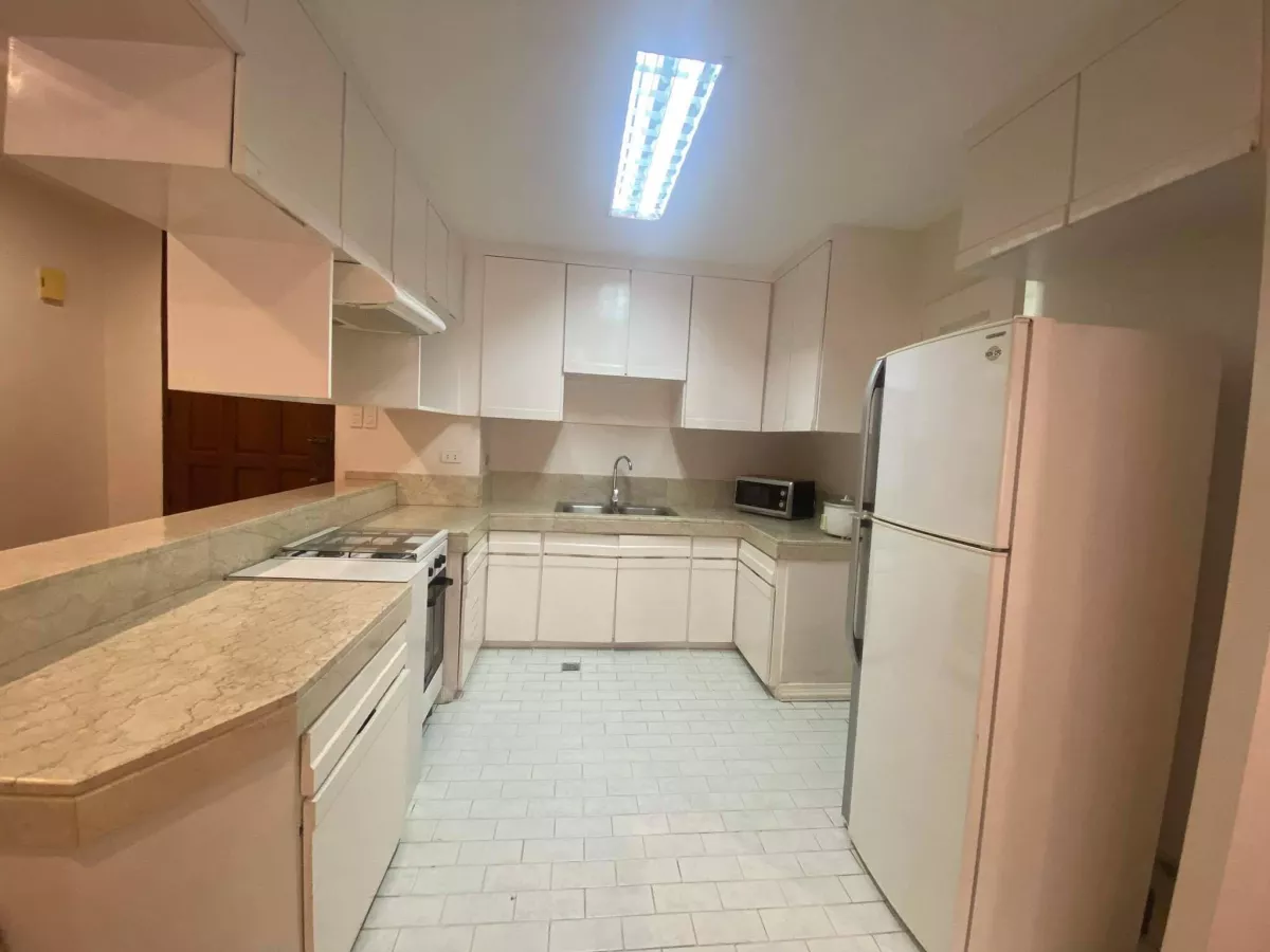 "FOR RENT - Best Rate! Large 2Bedroom Condo, area size 135sqm in Banilad, Cebu."09