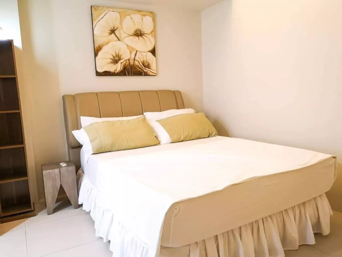 "For Rent- Modern 1BR Condo Overlooking Pool in Midori, Banilad, Cebu w/  Parking"02