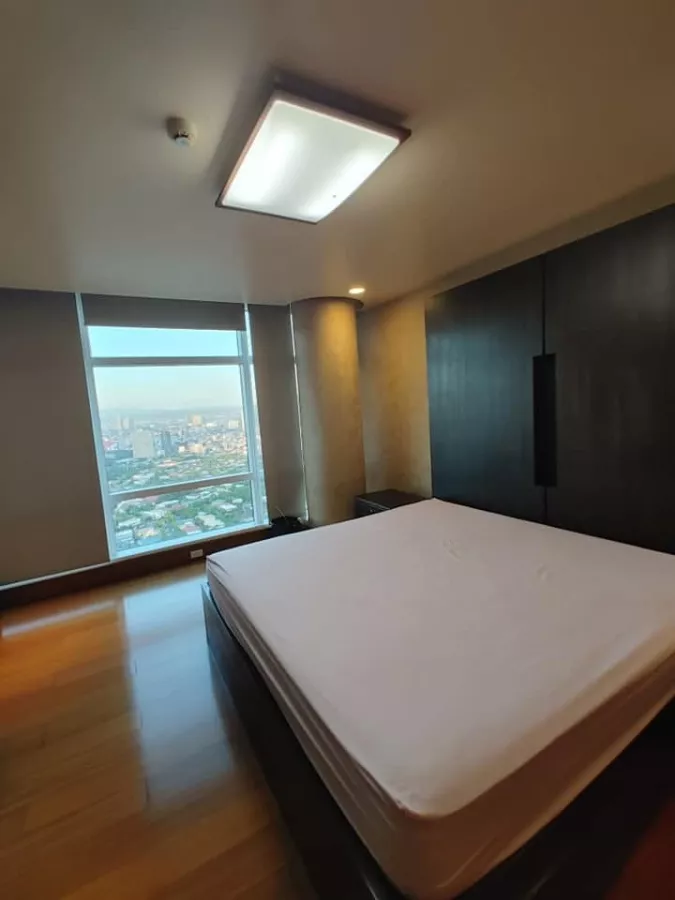 "One Roxas Triangle, Makati City Condominium Penthouse For Rent"07