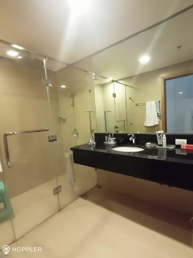 "2BR Condo for Rent in Park Terraces, San Lorenzo Village, Makati - RR3030681"03