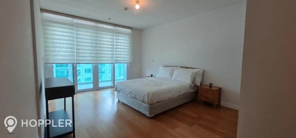 "2BR Condo for Rent in Park Terraces, San Lorenzo Village, Makati - RR3030681"09