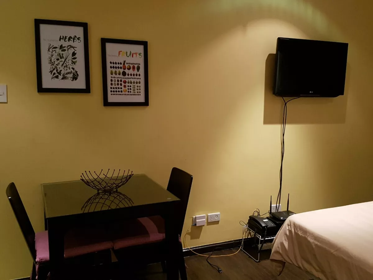 Fully Furnished Studio Unit in Century City near Rockwell Salcedo Paseo04