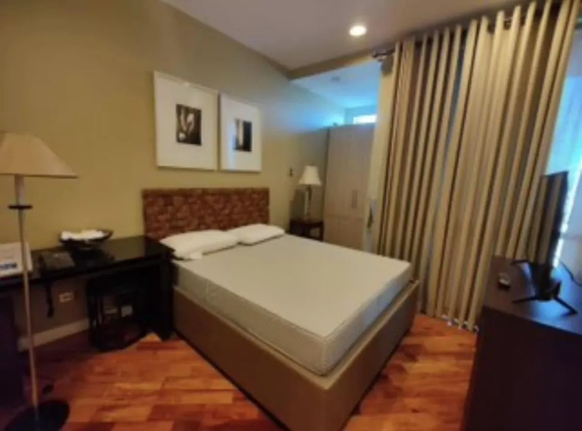 "Condominium For Rent in Manansala Tower Rockwell, Makati City"05