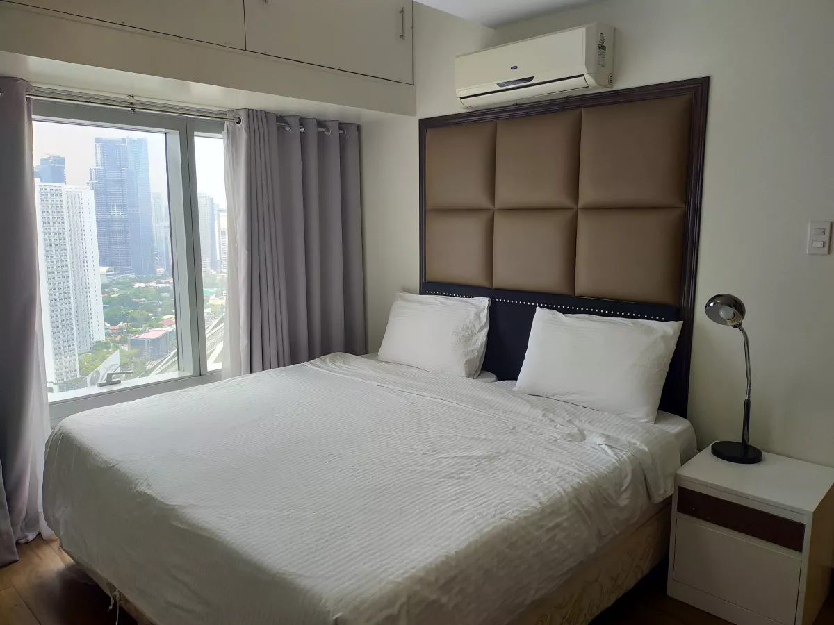"Fully Furnished One Bedroom Fo Rent, One Central Condominium, Megaworld Makati"04