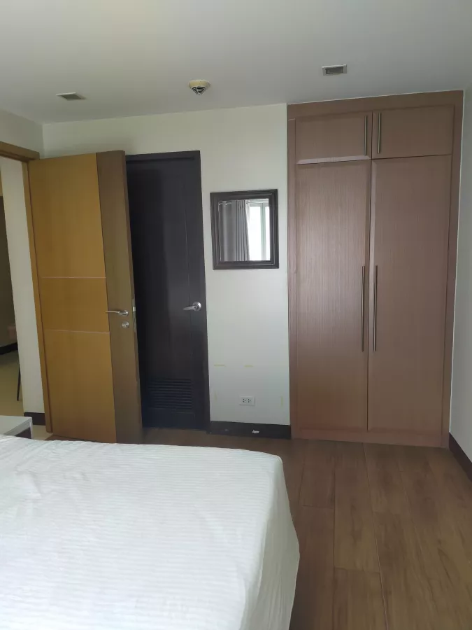 "Fully Furnished One Bedroom Fo Rent, One Central Condominium, Megaworld Makati"05