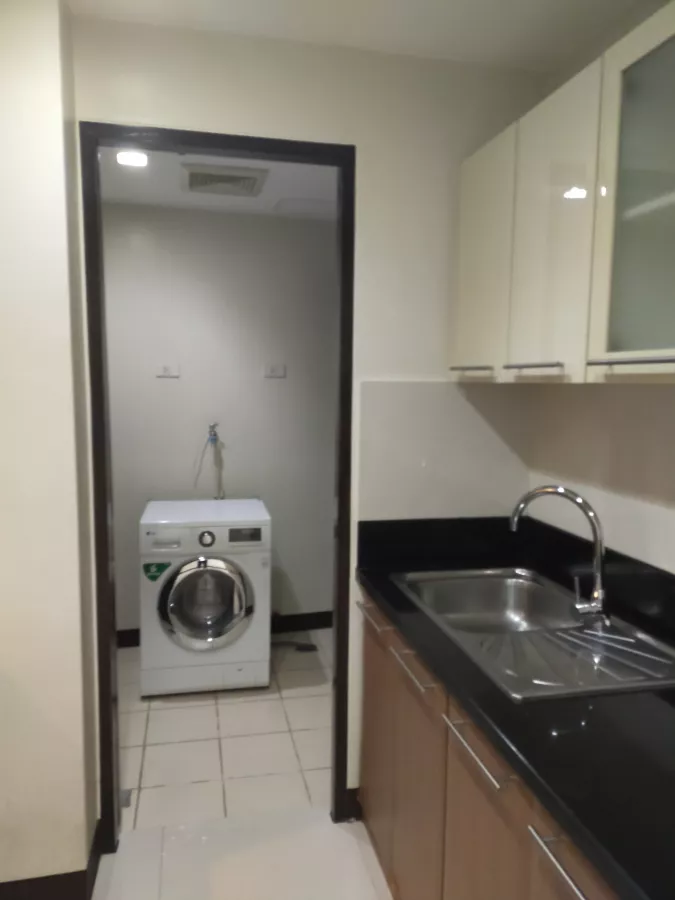 "Fully Furnished One Bedroom Fo Rent, One Central Condominium, Megaworld Makati"07