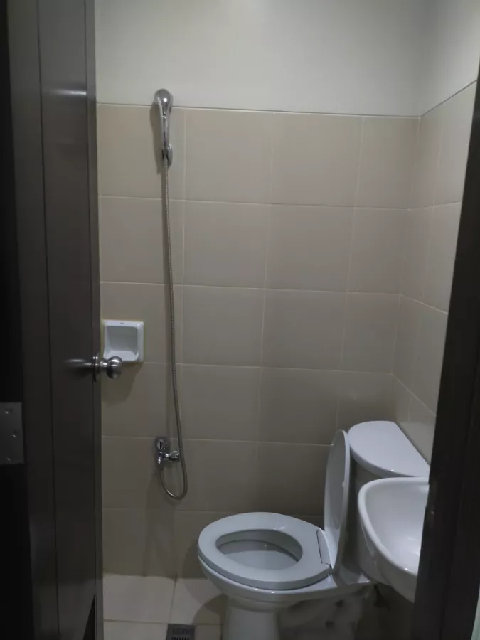 "Fully Furnished One Bedroom Fo Rent, One Central Condominium, Megaworld Makati"09