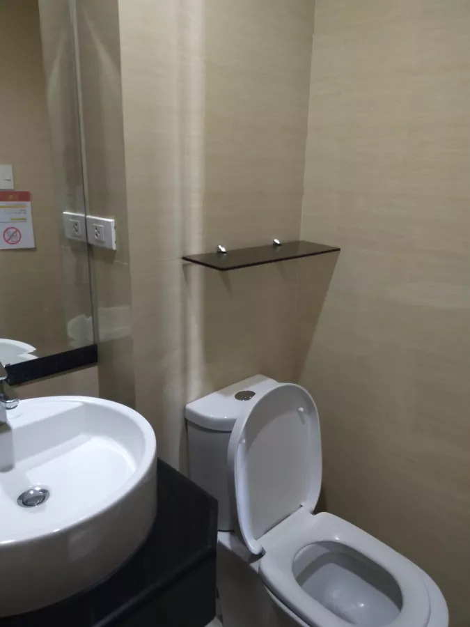 "Fully Furnished One Bedroom Fo Rent, One Central Condominium, Megaworld Makati"10