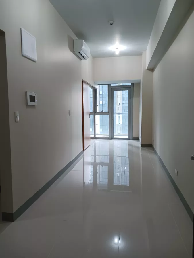 1BR Condominium with Balcony Uptown Parksuites 2 Taguig For Rent03