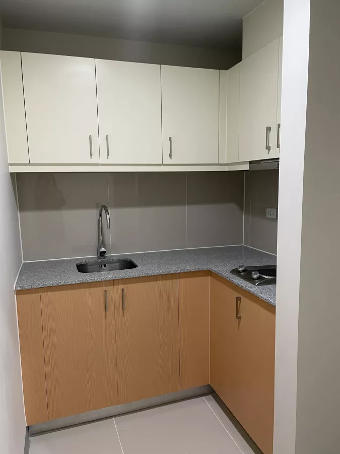 1BR Condominium with Balcony Uptown Parksuites 2 Taguig For Rent04