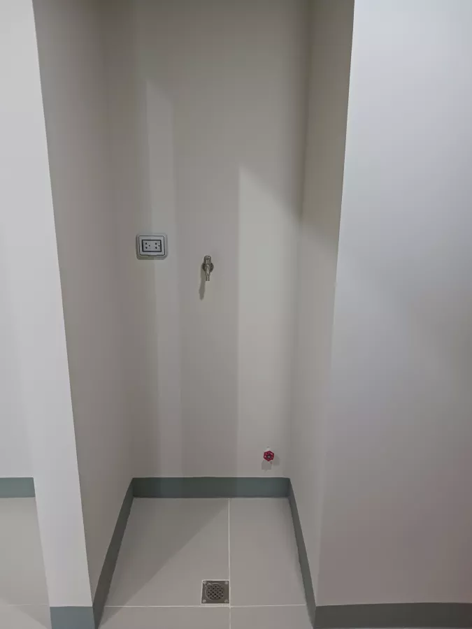 1BR Condominium with Balcony Uptown Parksuites 2 Taguig For Rent06
