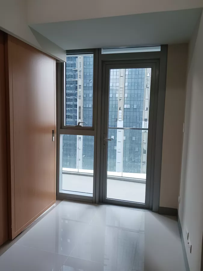 1BR Condominium with Balcony Uptown Parksuites 2 Taguig For Rent08