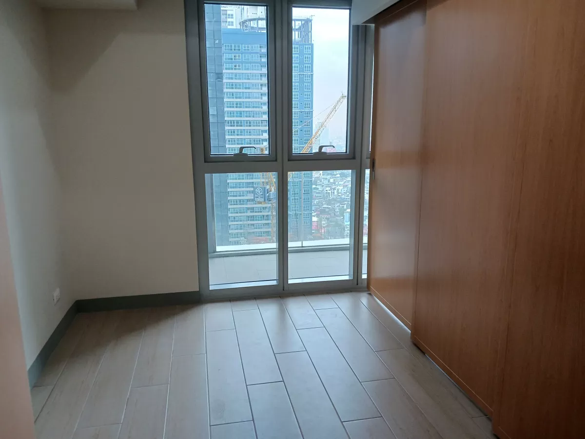 1BR Condominium with Balcony Uptown Parksuites 2 Taguig For Rent10