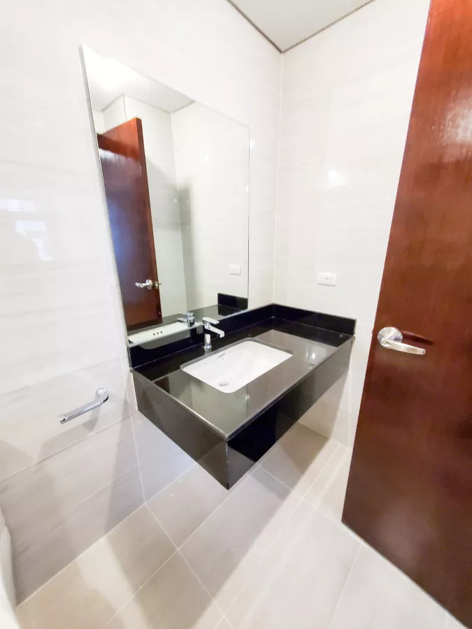 1Bedroom Condominium Unit in BGC For Lease (Bare)08