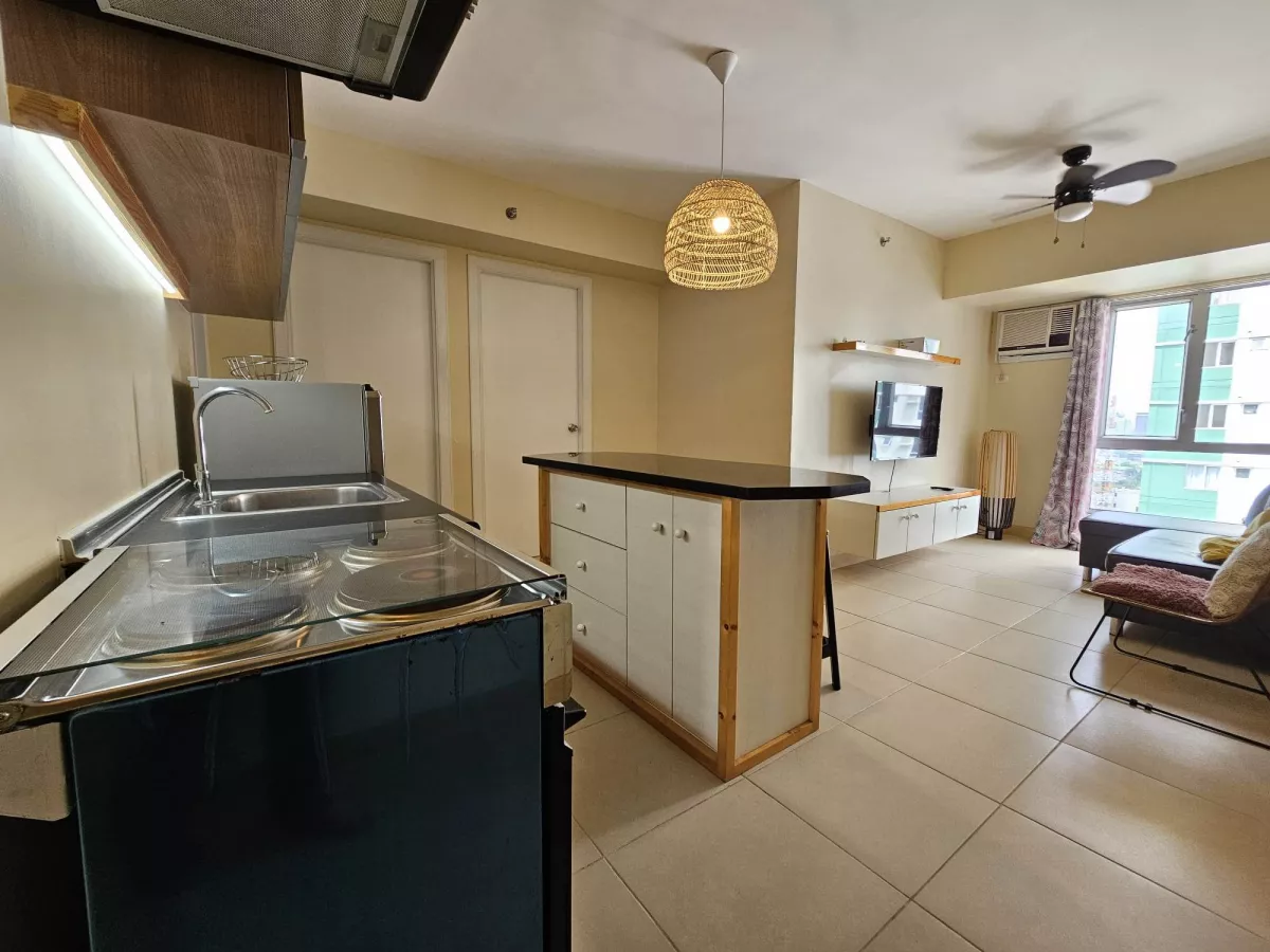 "Condominium For Rent in Cebu : 2-Bedroom Avida Tower- I.T. Park, Lahug Cebu City"07