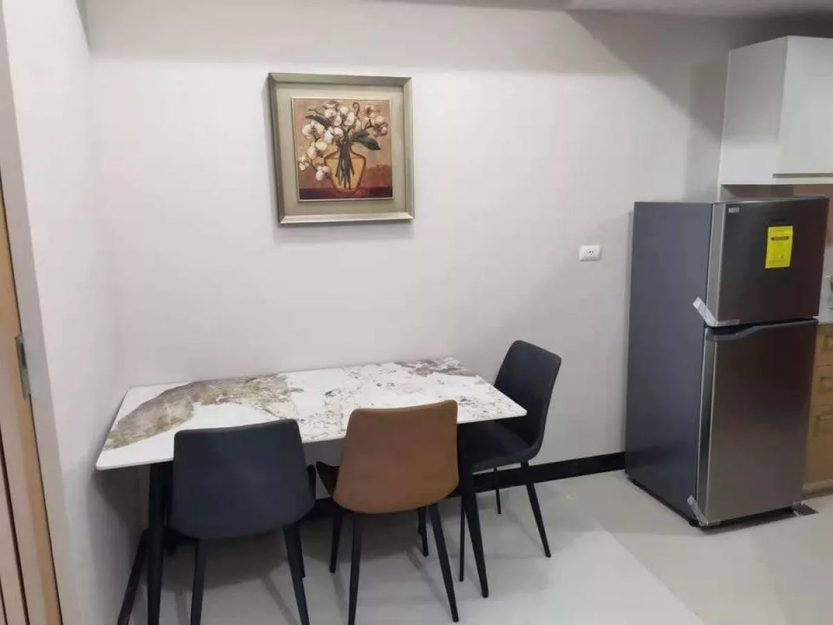 Condominium in Uptown BGC For Rent03