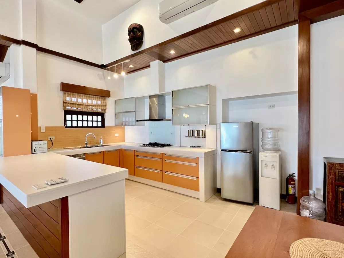 "2 Bedroom Condominium by the Beach For Rent in Lapu-Lapu, Cebu"04