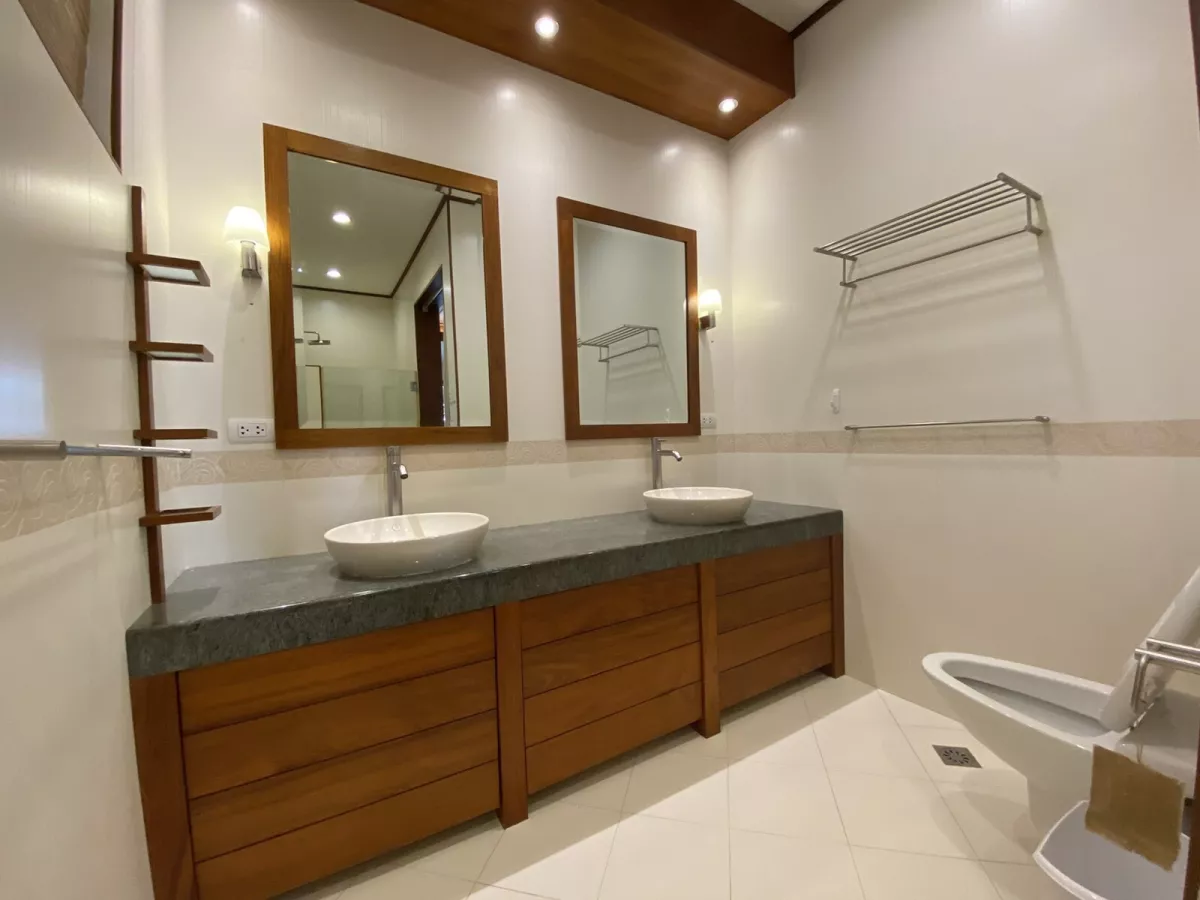 "2 Bedroom Condominium by the Beach For Rent in Lapu-Lapu, Cebu"08