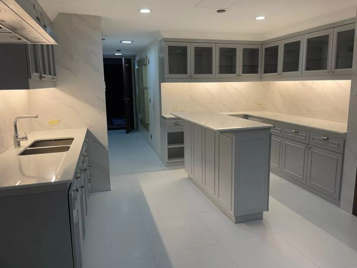"3-Bedroom Condo for rent at Pacific Plaza Ayala Avenue, Makati City"08