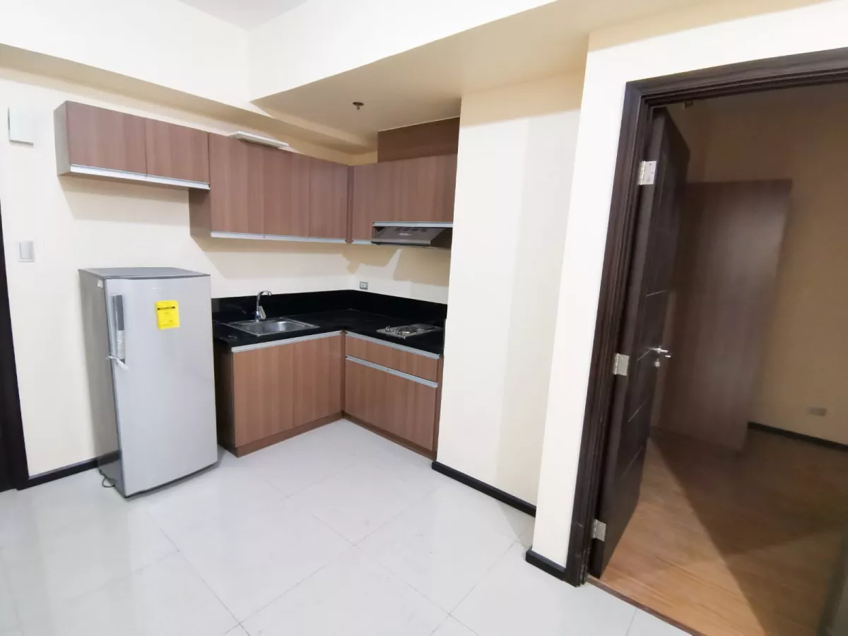 "1 Bedroom Condominium For Rent, The Radiance Manila Bay in Roxas Blvd Pasay"06