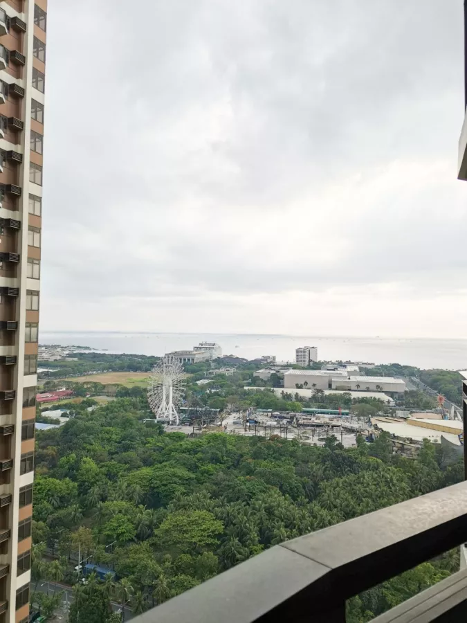 "1 Bedroom Condominium For Rent, The Radiance Manila Bay in Roxas Blvd Pasay"10