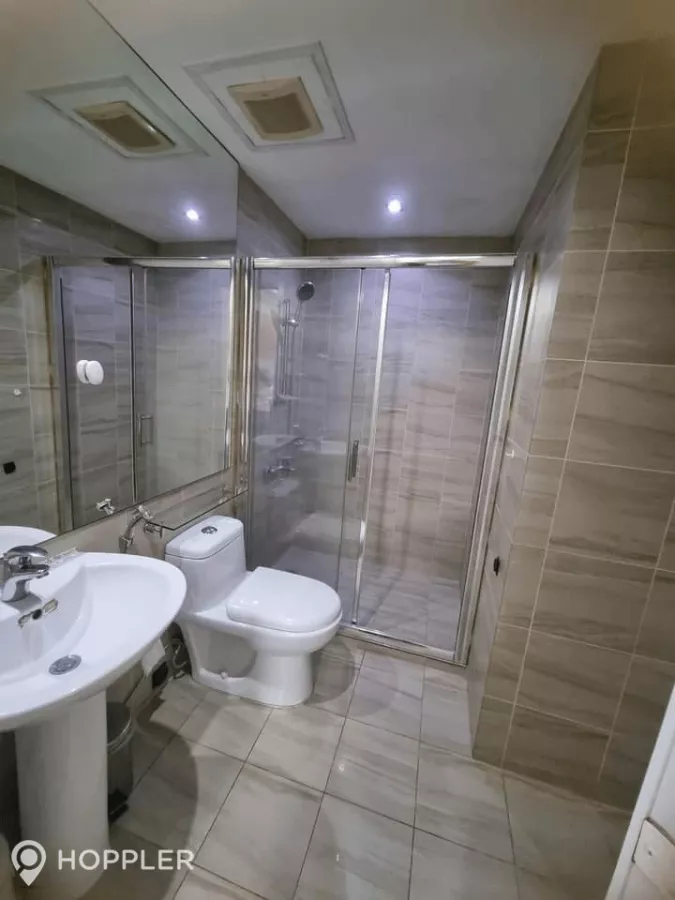 "2BR Condo for Rent in The Gramercy Residences, Poblacion, Makati - RR3221681"02
