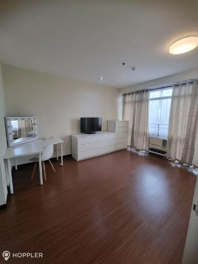 "2BR Condo for Rent in The Gramercy Residences, Poblacion, Makati - RR3221681"03