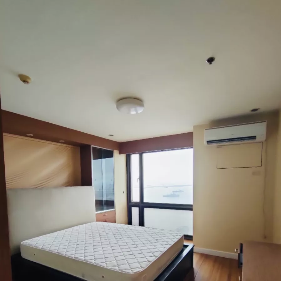 3 bedroom and one parking at Eton Baypark Manila04