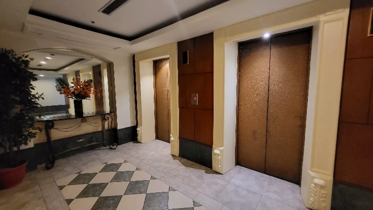 Big 1 bedroom at Makati Palace Hotel Bldg03