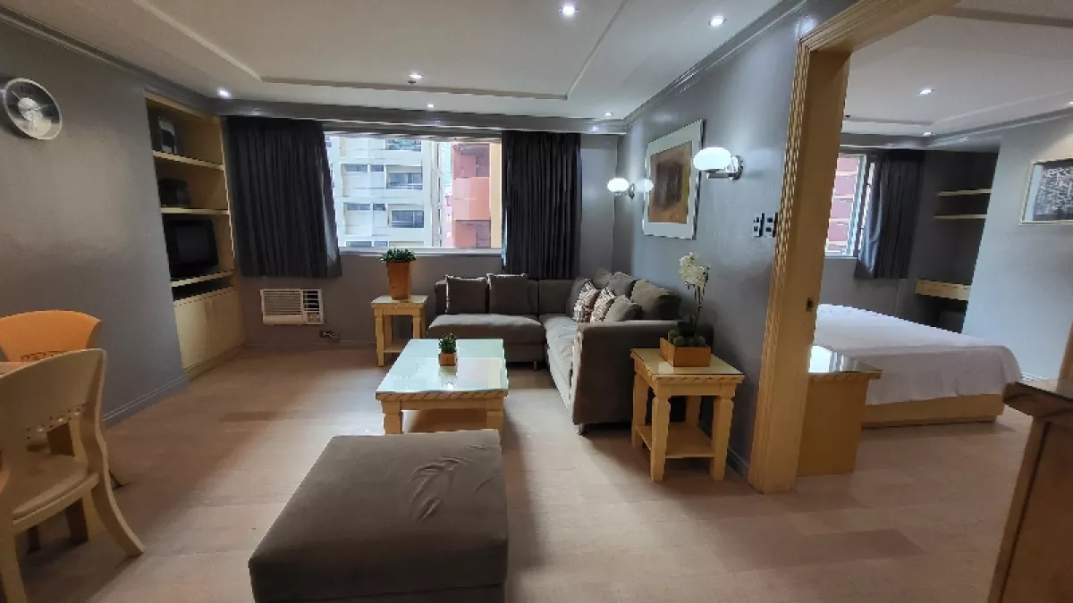 Big 1 bedroom at Makati Palace Hotel Bldg04