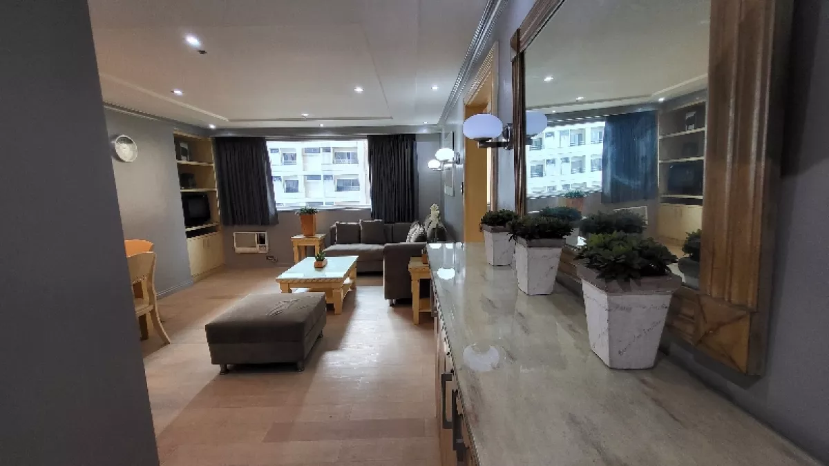 Big 1 bedroom at Makati Palace Hotel Bldg05